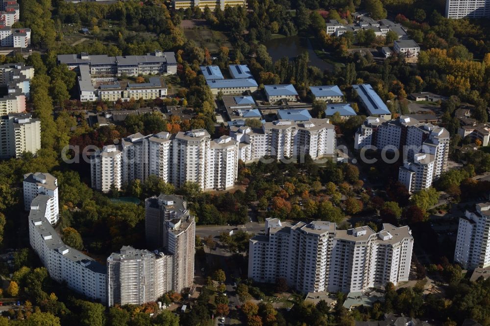 Berlin from above - Residential area of a multi-family house settlement am Senftenberger Ring im Maerkischen Viertel in Berlin in Germany