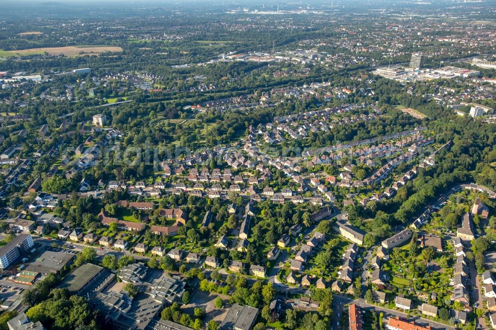 Mülheim an der Ruhr from above - Residential area of the multi-family house settlement Siedlung Heimaterde in Muelheim on the Ruhr in the state North Rhine-Westphalia