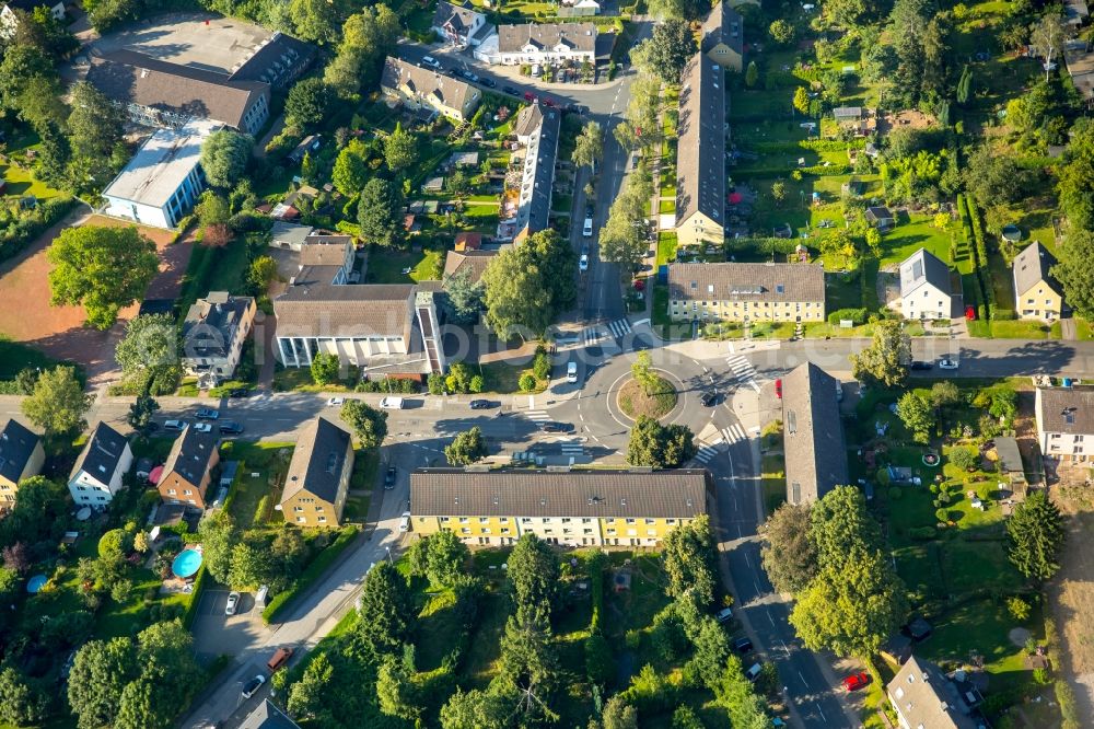 Aerial photograph Mülheim an der Ruhr - Residential area of the multi-family house settlement Siedlung Heimaterde in Muelheim on the Ruhr in the state North Rhine-Westphalia