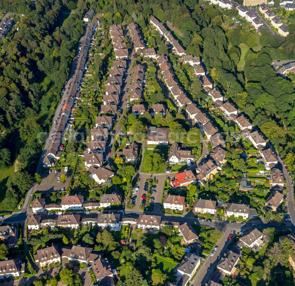 Mülheim an der Ruhr from above - Residential area of the multi-family house settlement Siedlung Heimaterde in Muelheim on the Ruhr in the state North Rhine-Westphalia