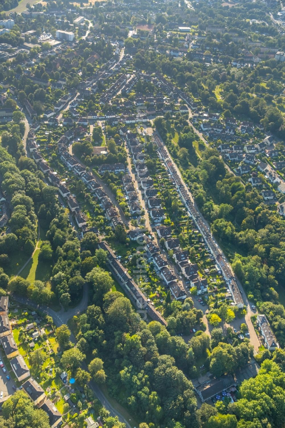 Aerial image Mülheim an der Ruhr - Residential area of the multi-family house settlement Siedlung Heimaterde in Muelheim on the Ruhr in the state North Rhine-Westphalia