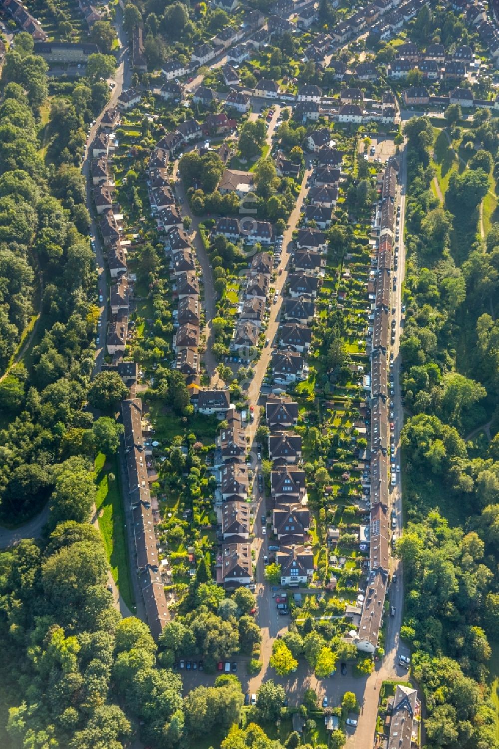 Mülheim an der Ruhr from above - Residential area of the multi-family house settlement Siedlung Heimaterde in Muelheim on the Ruhr in the state North Rhine-Westphalia