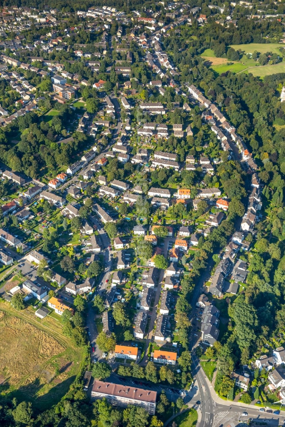 Aerial photograph Mülheim an der Ruhr - Residential area of the multi-family house settlement Siedlung Papenbusch in Muelheim on the Ruhr in the state North Rhine-Westphalia