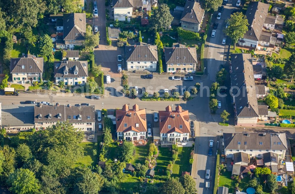 Mülheim an der Ruhr from above - Residential area of the multi-family house settlement Siedlung Papenbusch in Muelheim on the Ruhr in the state North Rhine-Westphalia