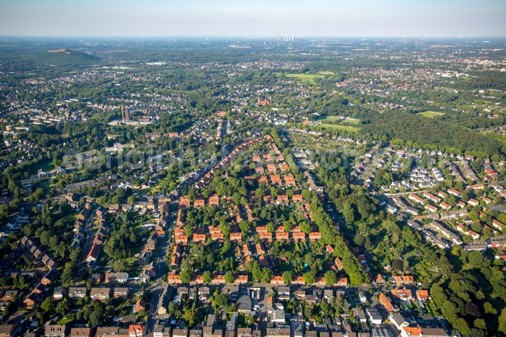 Oberhausen from the bird's eye view: Residential area of the multi-family house settlement Siedlung Stemmersberg in Oberhausen in the state North Rhine-Westphalia