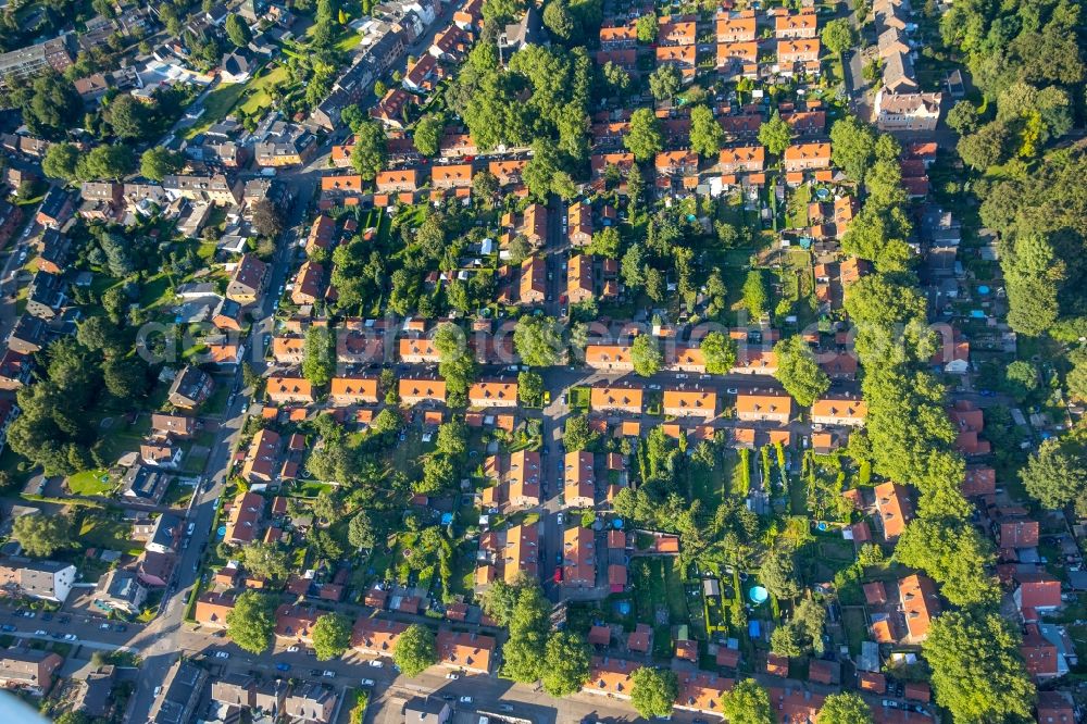 Oberhausen from the bird's eye view: Residential area of the multi-family house settlement Siedlung Stemmersberg in Oberhausen in the state North Rhine-Westphalia