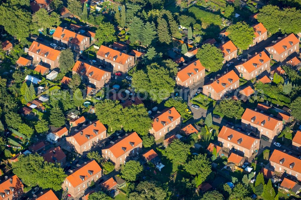 Aerial photograph Oberhausen - Residential area of the multi-family house settlement Siedlung Stemmersberg in Oberhausen in the state North Rhine-Westphalia