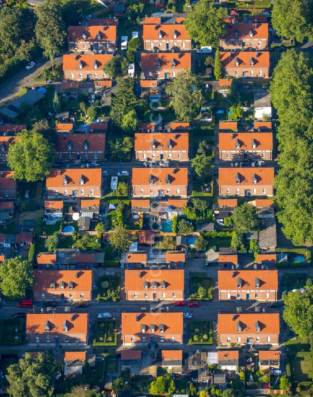 Aerial photograph Oberhausen - Residential area of the multi-family house settlement Siedlung Stemmersberg in Oberhausen in the state North Rhine-Westphalia