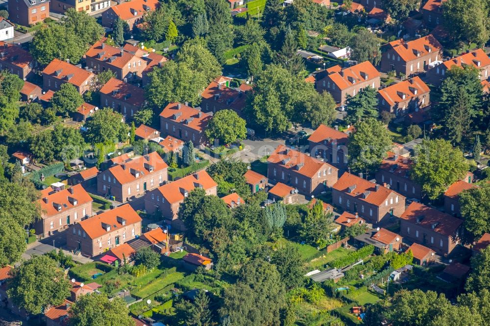 Aerial image Oberhausen - Residential area of the multi-family house settlement Siedlung Stemmersberg in Oberhausen in the state North Rhine-Westphalia