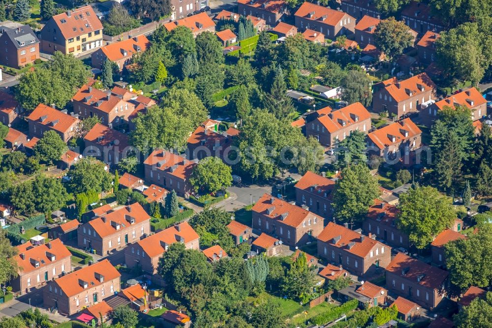 Aerial photograph Oberhausen - Residential area of the multi-family house settlement Siedlung Stemmersberg in Oberhausen in the state North Rhine-Westphalia