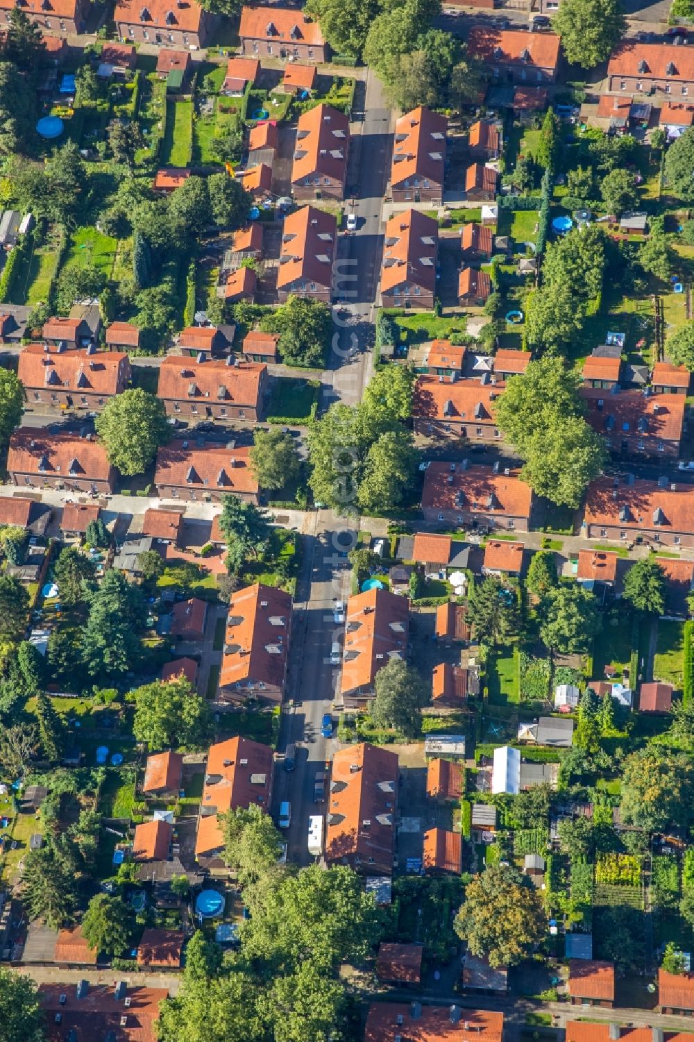 Aerial image Oberhausen - Residential area of the multi-family house settlement Siedlung Stemmersberg in Oberhausen in the state North Rhine-Westphalia