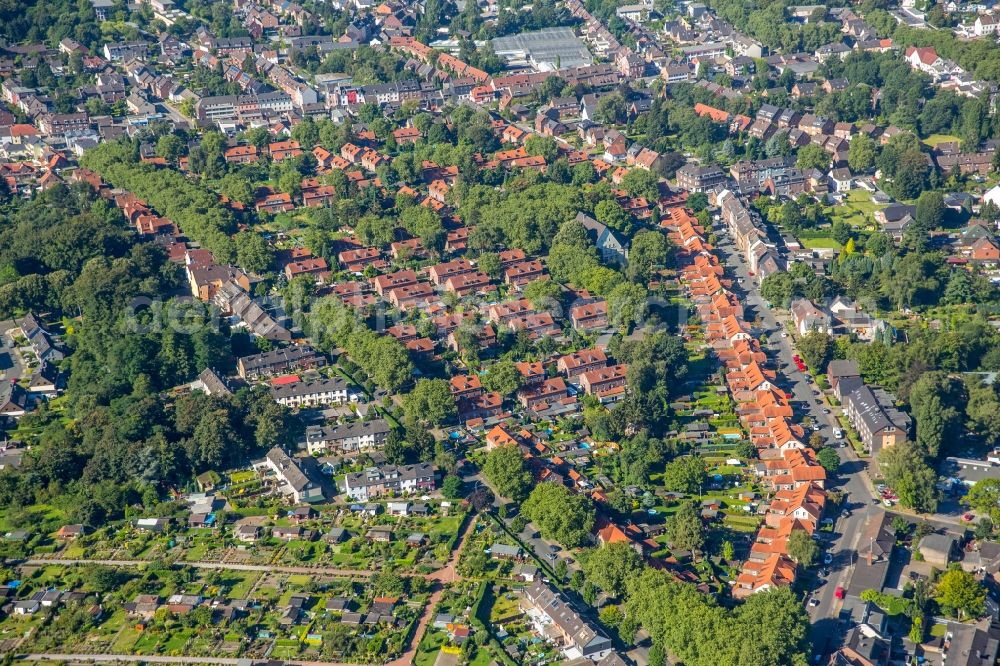 Oberhausen from the bird's eye view: Residential area of the multi-family house settlement Siedlung Stemmersberg in Oberhausen in the state North Rhine-Westphalia