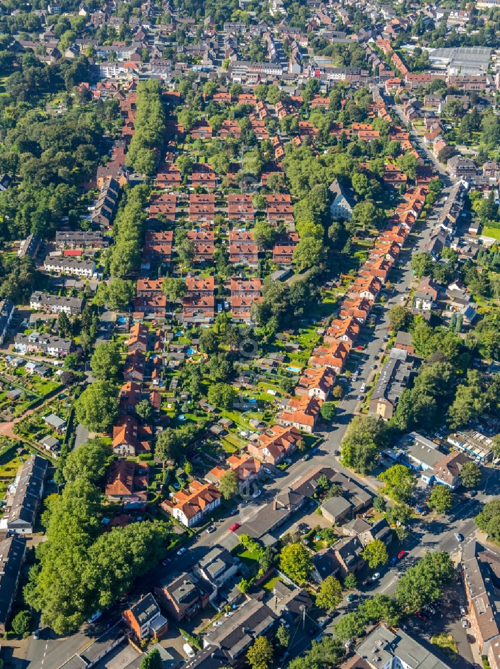 Aerial photograph Oberhausen - Residential area of the multi-family house settlement Siedlung Stemmersberg in Oberhausen in the state North Rhine-Westphalia