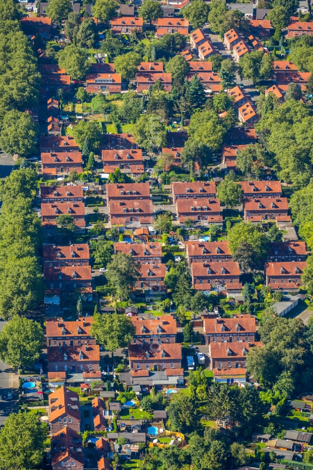 Aerial image Oberhausen - Residential area of the multi-family house settlement Siedlung Stemmersberg in Oberhausen in the state North Rhine-Westphalia