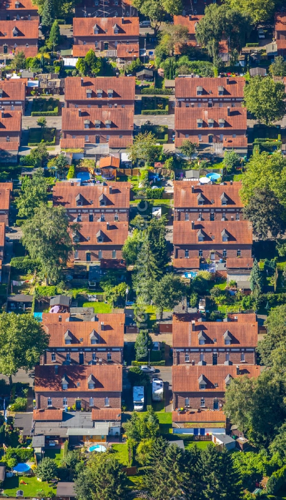 Oberhausen from above - Residential area of the multi-family house settlement Siedlung Stemmersberg in Oberhausen in the state North Rhine-Westphalia