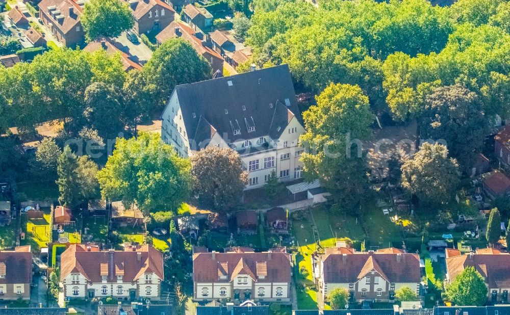 Oberhausen from the bird's eye view: Residential area of the multi-family house settlement Siedlung Stemmersberg in Oberhausen in the state North Rhine-Westphalia