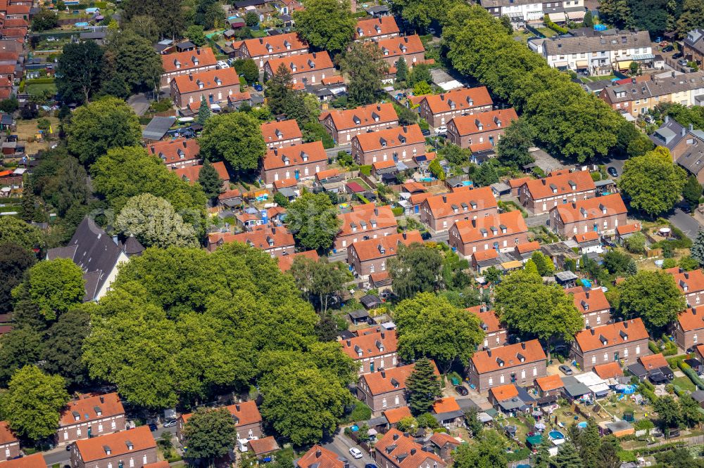 Aerial photograph Oberhausen - Residential area of the multi-family house settlement Siedlung Stemmersberg in Oberhausen in the state North Rhine-Westphalia