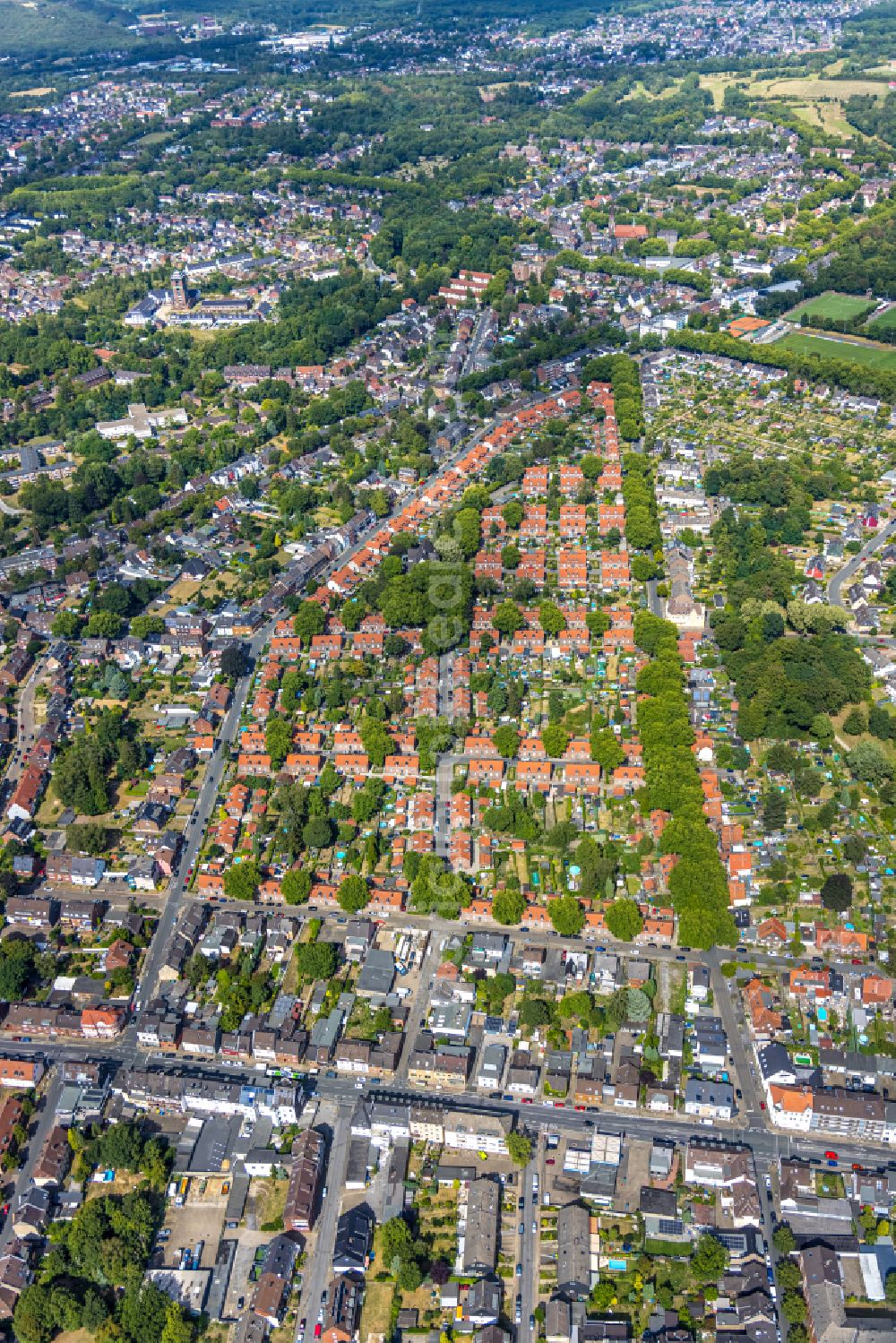 Oberhausen from the bird's eye view: Residential area of the multi-family house settlement Siedlung Stemmersberg in Oberhausen in the state North Rhine-Westphalia