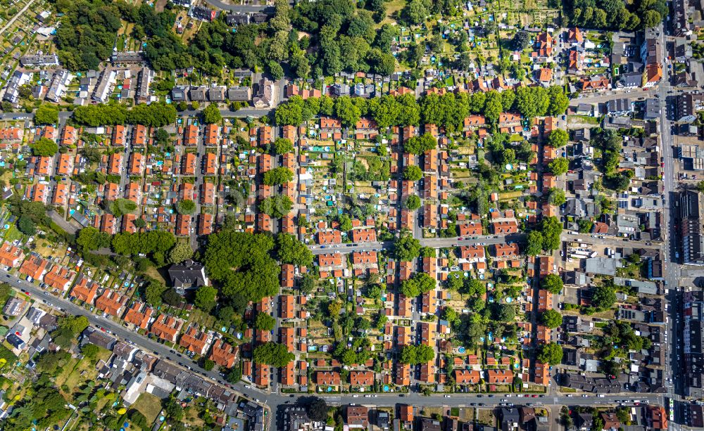 Aerial image Oberhausen - Residential area of the multi-family house settlement Siedlung Stemmersberg in Oberhausen in the state North Rhine-Westphalia