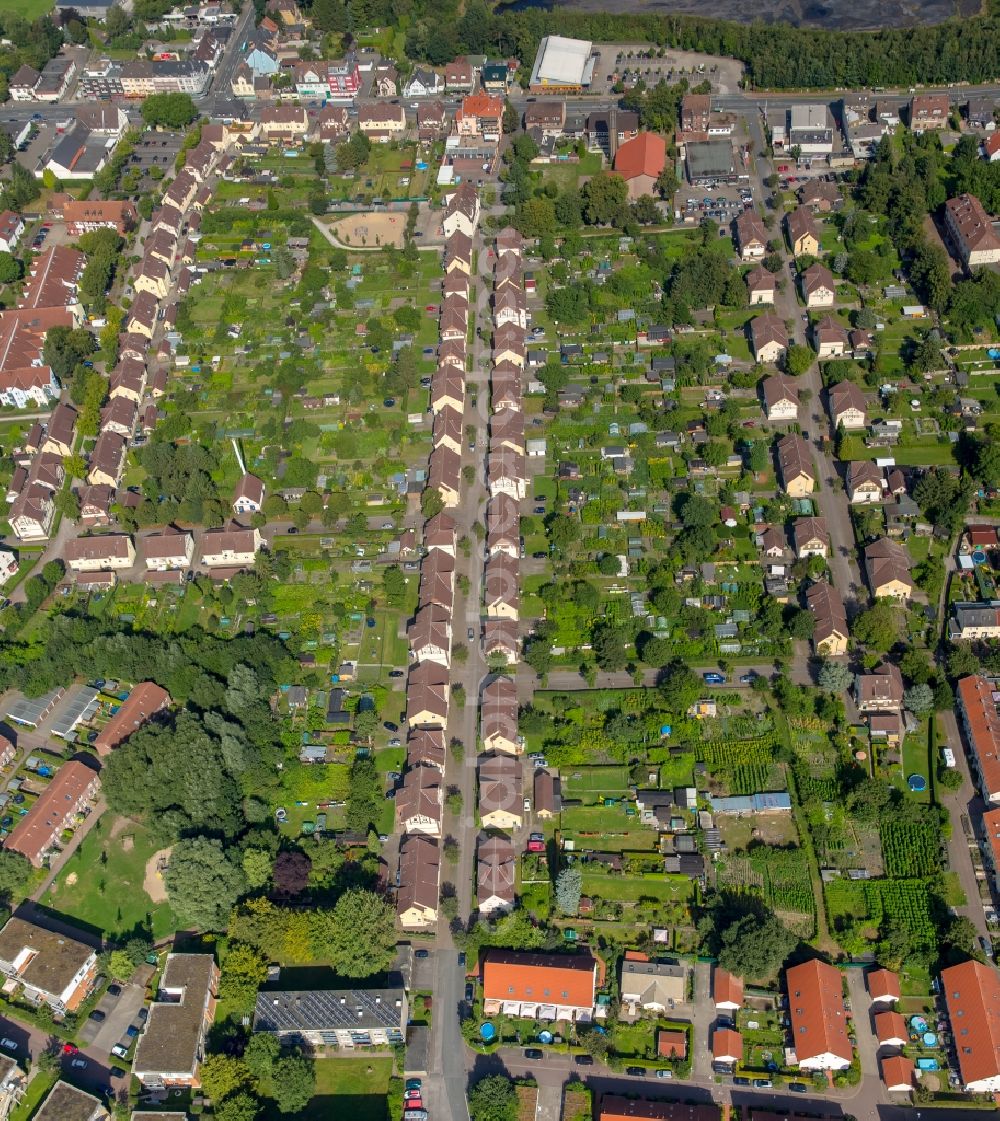 Hamm from above - Residential area of the multi-family house settlement Siedlung Wiescherhoefen in Hamm in the state North Rhine-Westphalia