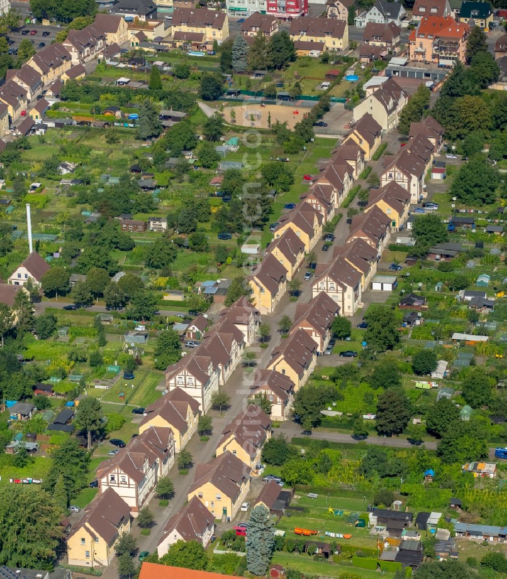 Hamm from above - Residential area of the multi-family house settlement Siedlung Wiescherhoefen in Hamm in the state North Rhine-Westphalia