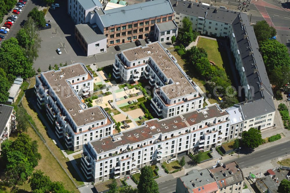 Aerial photograph Berlin - Residential site with multi-family housing development- on the Alte Kaulsdorfer Strasse in the district Koepenick in Berlin, Germany