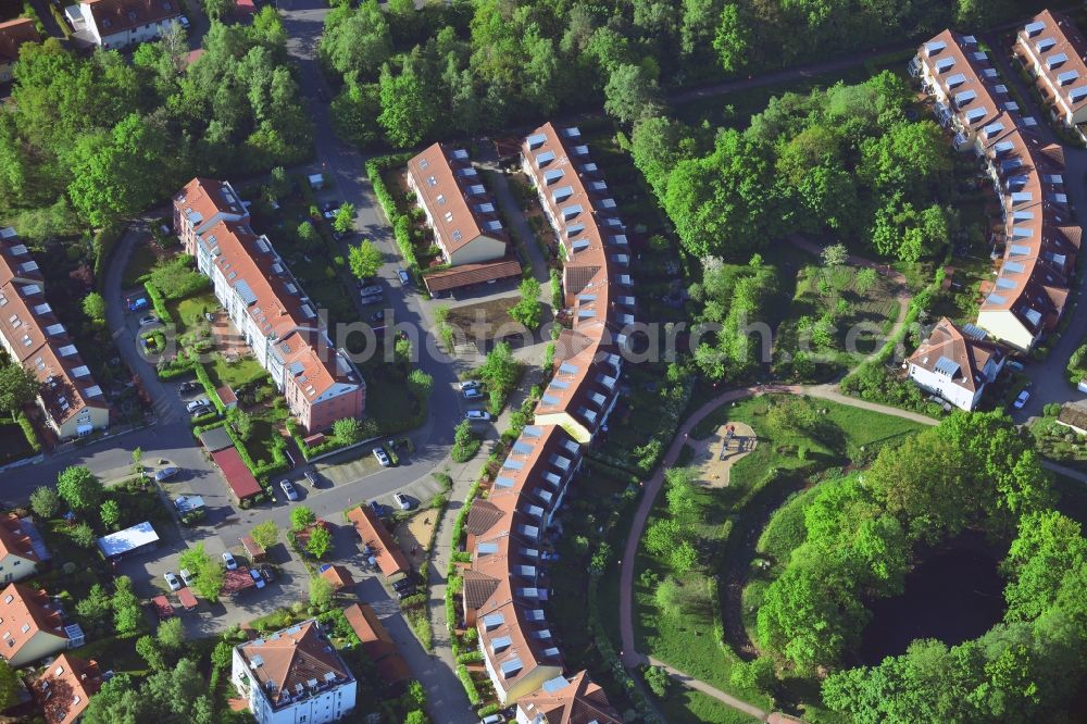 Aerial photograph Stahnsdorf - Roof and wall structures in residential area of a multi-family house settlement in Stahnsdorf in the state Brandenburg