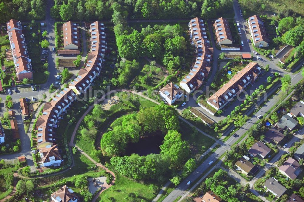 Aerial image Stahnsdorf - Roof and wall structures in residential area of a multi-family house settlement in Stahnsdorf in the state Brandenburg