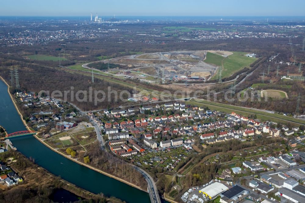 Herne from the bird's eye view: Residential area of a multi-family house settlement Sternstrasse - Steinhausenstrasse - Resser Strasse in the district Wanne-Eickel in Herne in the state North Rhine-Westphalia