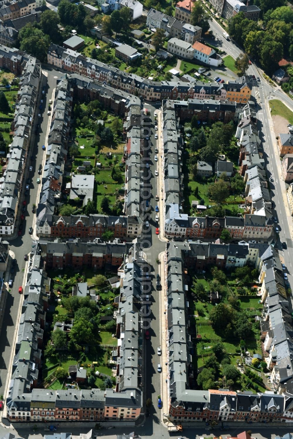 Aerial photograph Falkenstein/Vogtland - Residential area of a multi-family house settlement at the streets Goethestrasse und Louis-Mueller-Strasse in Falkenstein/Vogtland in the state Saxony