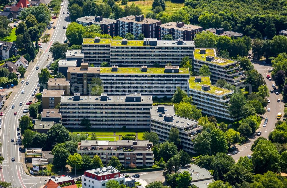 Mülheim an der Ruhr from above - Residential area of the multi-family house settlement Strippchens Hof and its estates in Muelheim on the Ruhr in the state of North Rhine-Westphalia