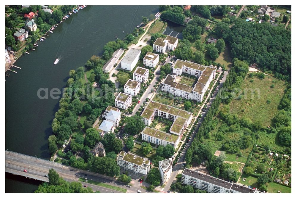 Aerial photograph Berlin - Residential area of a multi-family house settlement on the bank and river of Mueggelspree on street Salvador-Allende-Strasse in the district Koepenick in Berlin, Germany