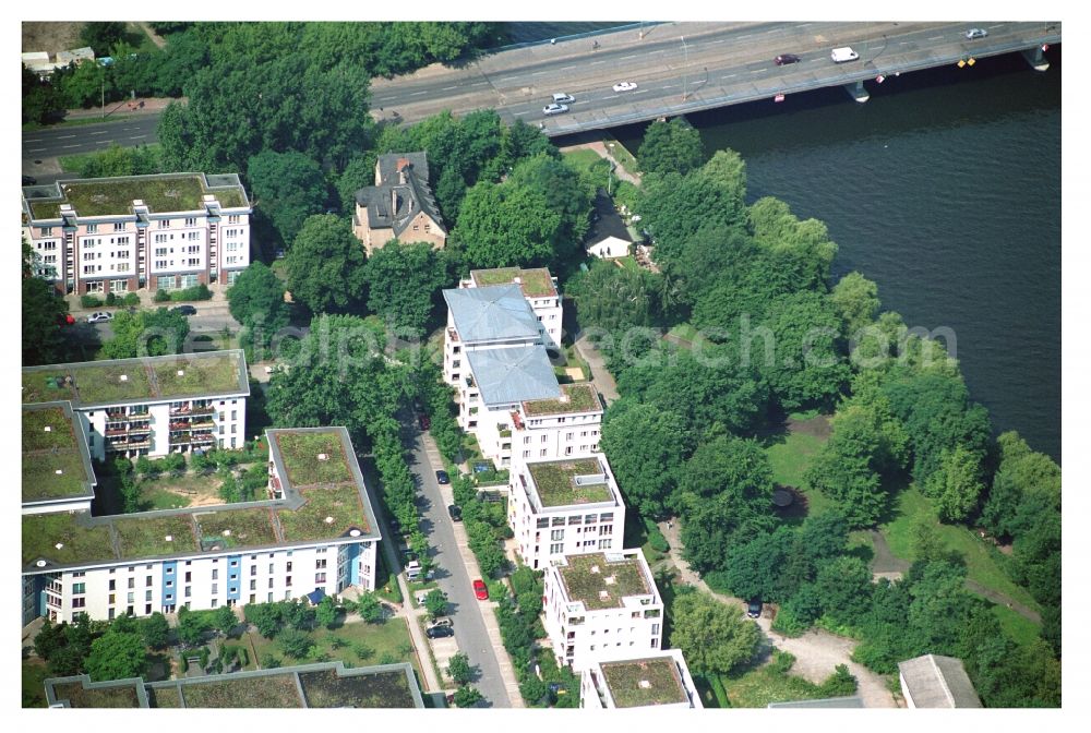 Aerial photograph Berlin - Residential area of a multi-family house settlement on the bank and river of Mueggelspree on street Salvador-Allende-Strasse in the district Koepenick in Berlin, Germany