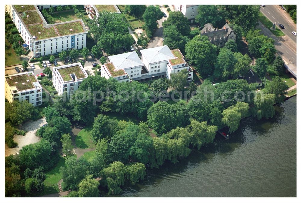 Aerial photograph Berlin - Residential area of a multi-family house settlement on the bank and river of Mueggelspree on street Salvador-Allende-Strasse in the district Koepenick in Berlin, Germany