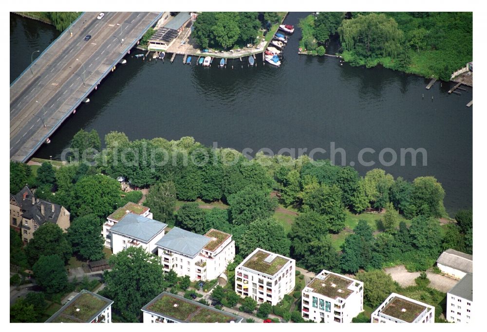 Aerial image Berlin - Residential area of a multi-family house settlement on the bank and river of Mueggelspree on street Salvador-Allende-Strasse in the district Koepenick in Berlin, Germany