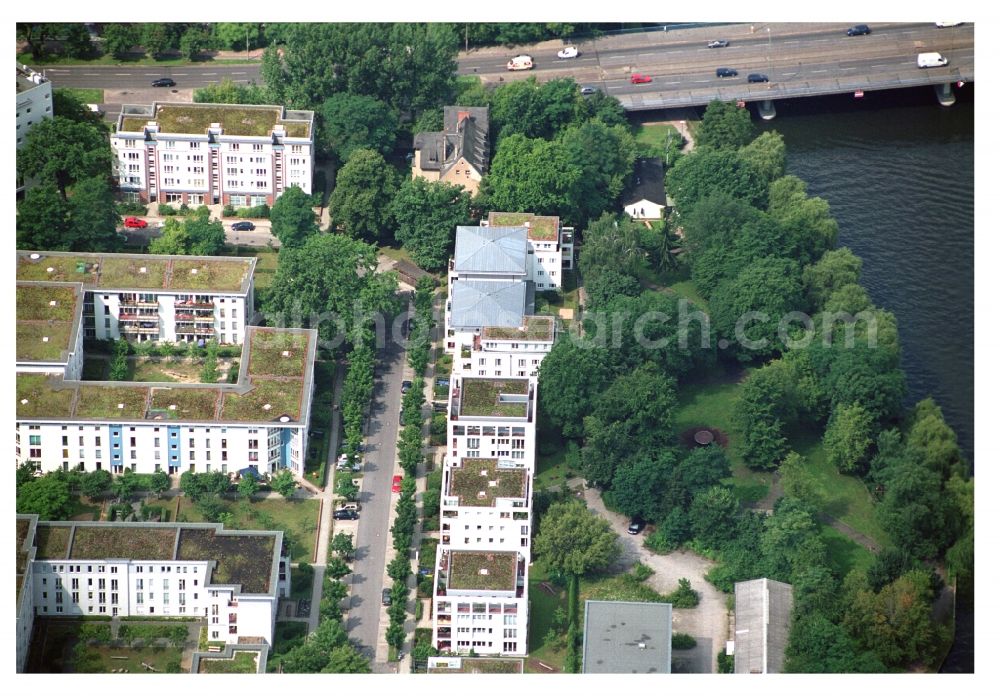 Aerial photograph Berlin - Residential area of a multi-family house settlement on the bank and river of Mueggelspree on street Salvador-Allende-Strasse in the district Koepenick in Berlin, Germany