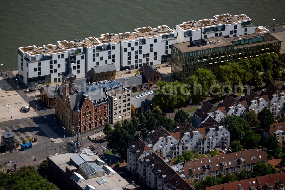 Aerial image Köln - Residential area of a multi-family house settlement on the bank and river Rhein on Anna-Schneider-Steig in the district Altstadt-Sued in Cologne in the state North Rhine-Westphalia, Germany