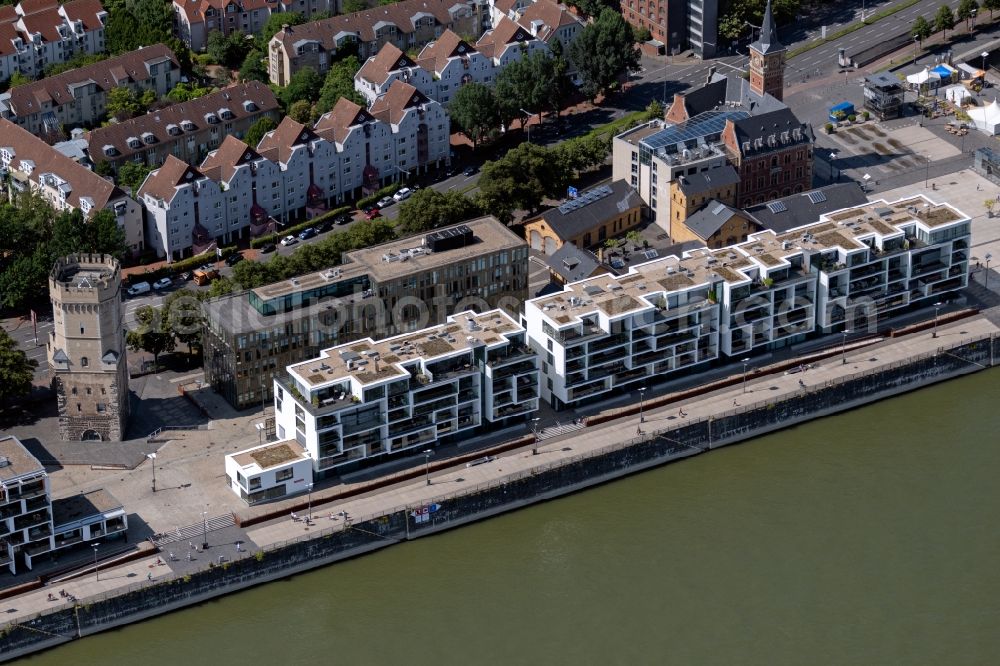 Köln from the bird's eye view: Residential area of a multi-family house settlement on the bank and river Rhein on Anna-Schneider-Steig in the district Altstadt-Sued in Cologne in the state North Rhine-Westphalia, Germany