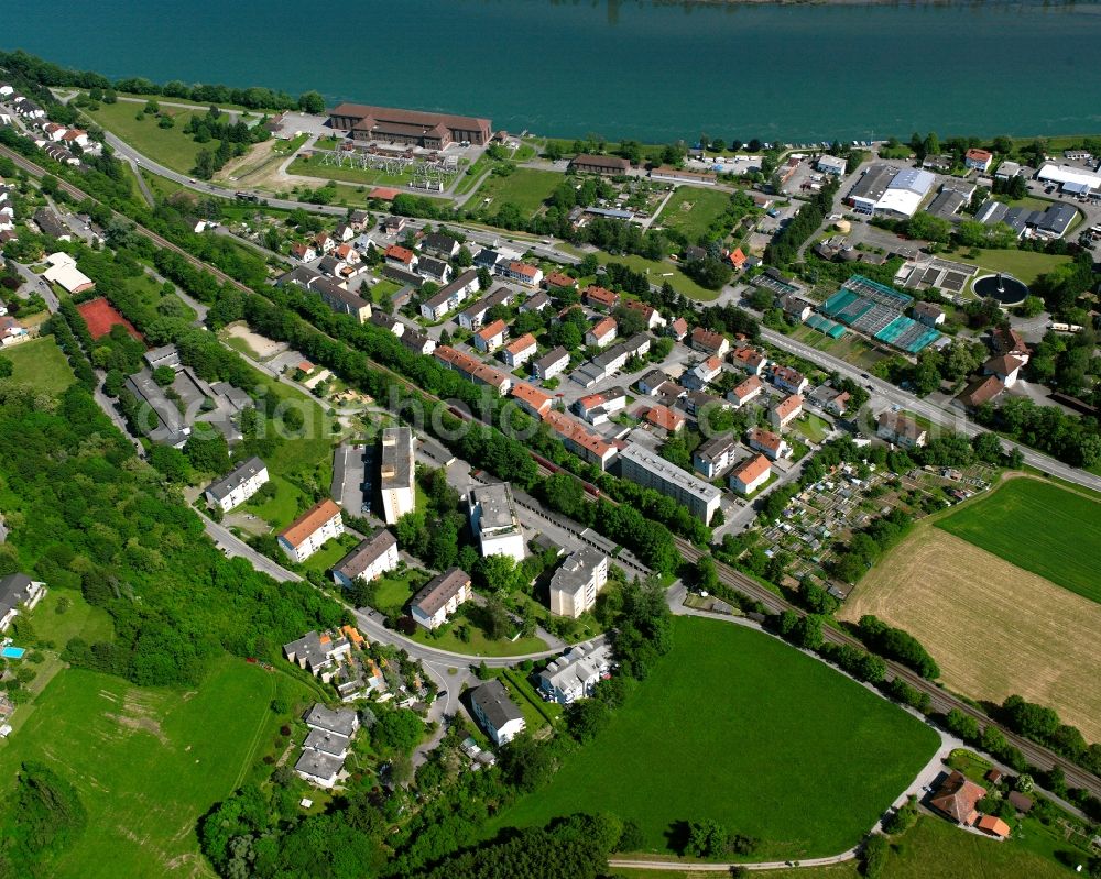 Gippingen from the bird's eye view: Residential area of a multi-family house settlement on the bank and river of Rhein on Lisztstrasse in Gippingen in the state Baden-Wuerttemberg, Germany