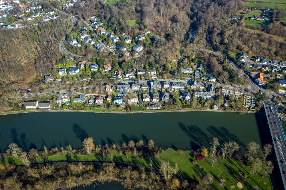 Aerial image Mülheim an der Ruhr - Residential area of a multi-family house settlement on the bank and river the Ruhr in Muelheim on the Ruhr at Ruhrgebiet in the state North Rhine-Westphalia, Germany