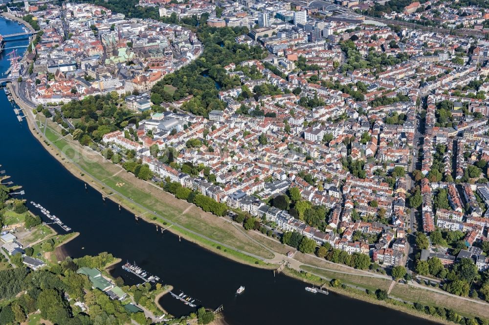 Aerial photograph Bremen - Residential area of a multi-family house settlement on the bank and river of the Weser river in the district Steintor in Bremen, Germany