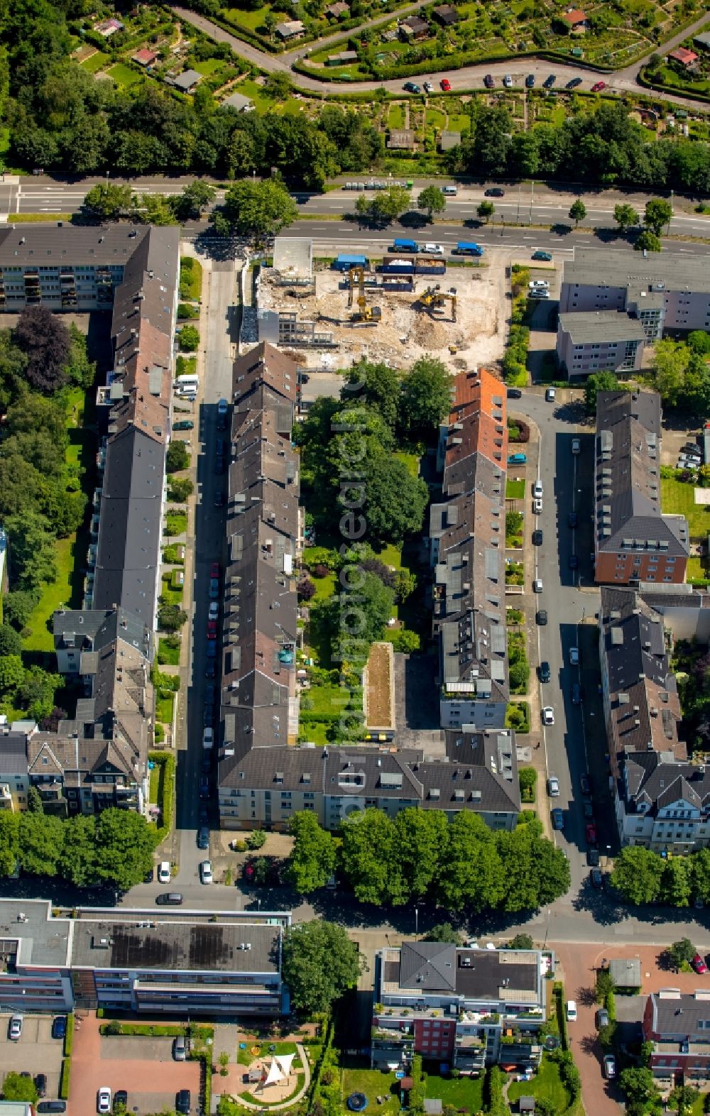 Aerial image Essen - Residential area of a multi-family house settlement an der Veronikastrasse in Essen in the state North Rhine-Westphalia