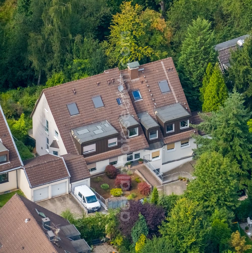 Werden from the bird's eye view: Residential area of the multi-family house settlement Am Vogelherd in Werden in the state North Rhine-Westphalia, Germany