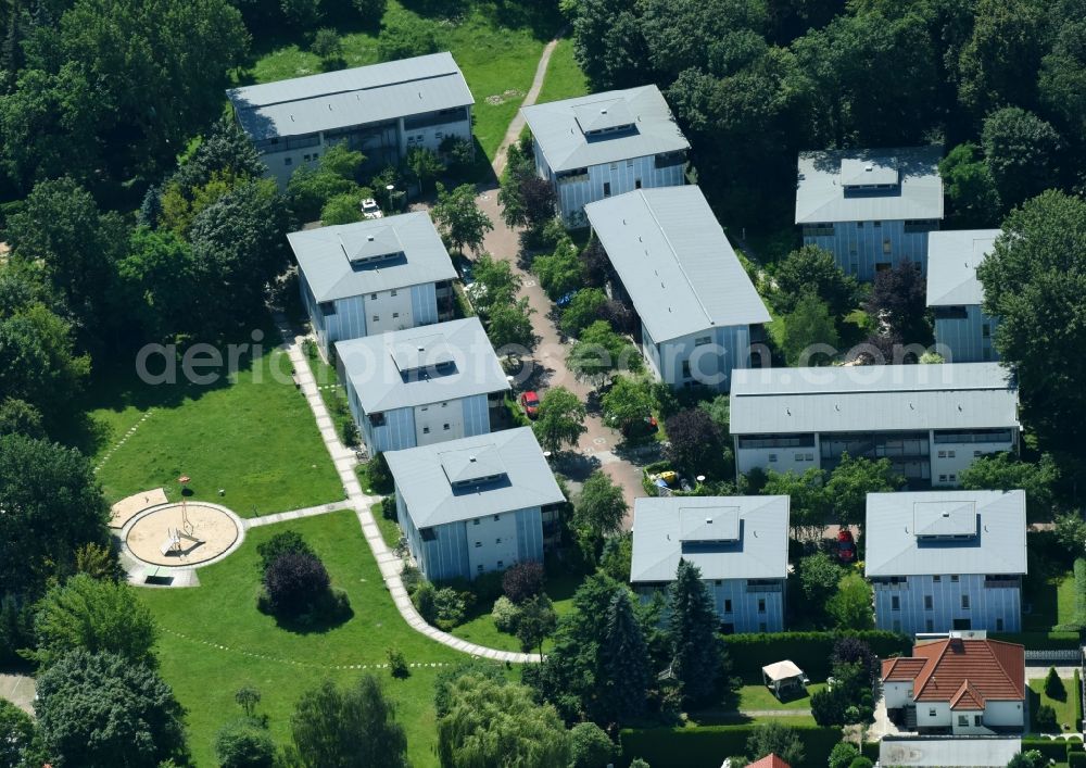 Berlin from the bird's eye view: Residential area of a multi-family house settlement on Waldowstrasse in the district Mahlsdorf in Berlin, Germany