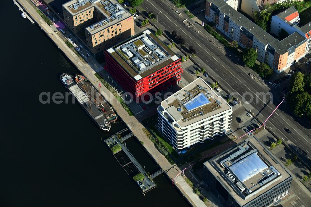 Aerial image Berlin - Residential area of the multi-family house settlement The White an of Stralauer Allee in the district Friedrichshain in Berlin in the state , Germany