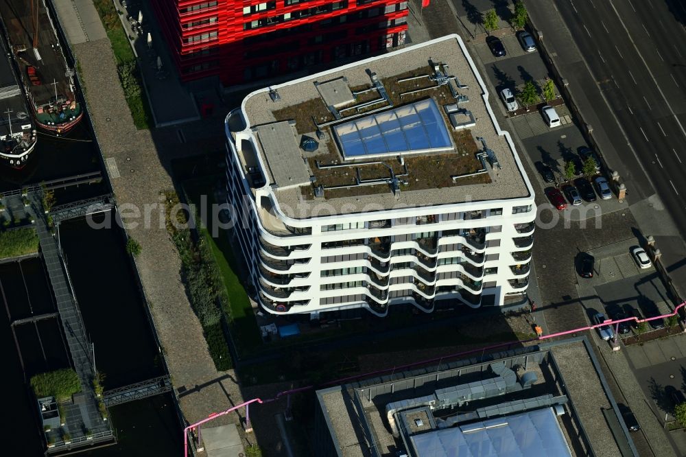 Berlin from above - Residential area of the multi-family house settlement The White an of Stralauer Allee in the district Friedrichshain in Berlin in the state , Germany