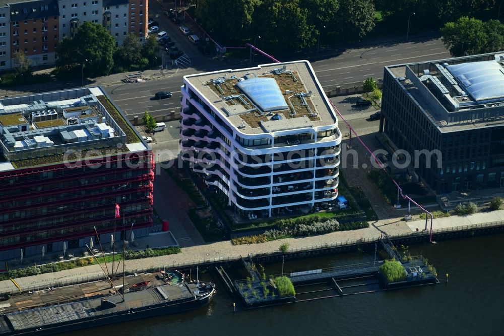 Berlin from the bird's eye view: Residential area of the multi-family house settlement The White an of Stralauer Allee in the district Friedrichshain in Berlin in the state , Germany