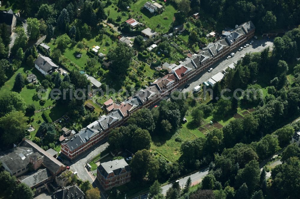 Oelsnitz/Vogtl. from the bird's eye view: Residential area of a multi-family house settlement in the Wiesenstrasse in Oelsnitz/Vogtl. in the state Saxony