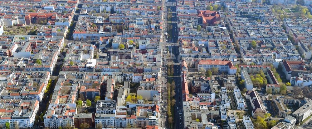 Berlin from above - Residential area of the multi-family house settlement Winsviertel in the district Prenzlauer Berg in Berlin, Germany