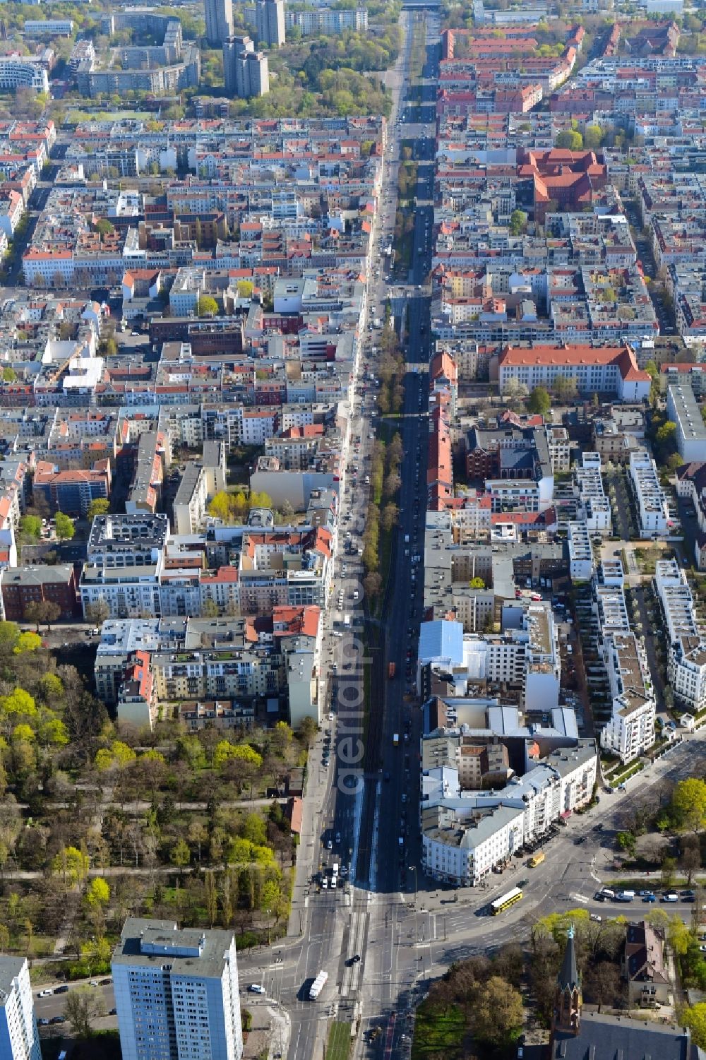 Berlin from the bird's eye view: Residential area of the multi-family house settlement Winsviertel in the district Prenzlauer Berg in Berlin, Germany